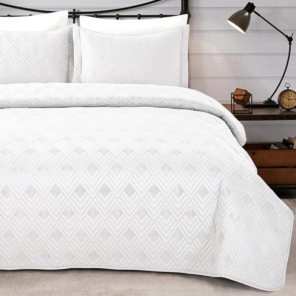 New White Patterned 3-Piece 100% Polyester Quilt Set • Reversible • QUEEN SIZE